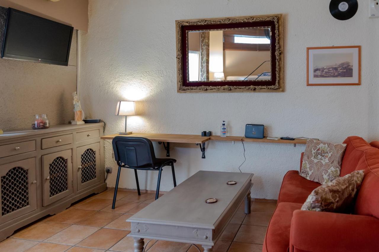 The Heart Of Plaka Apartment Athens Ngoại thất bức ảnh